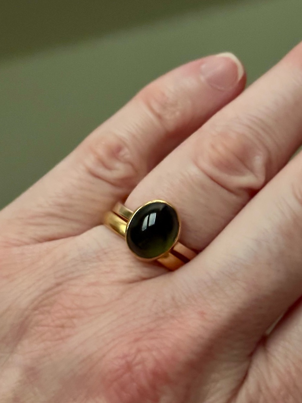 22k Gold Bezel Set Green Tourmaline on a 14k Gold Band Ring Size 5.75 Estate - Picture 3 of 11